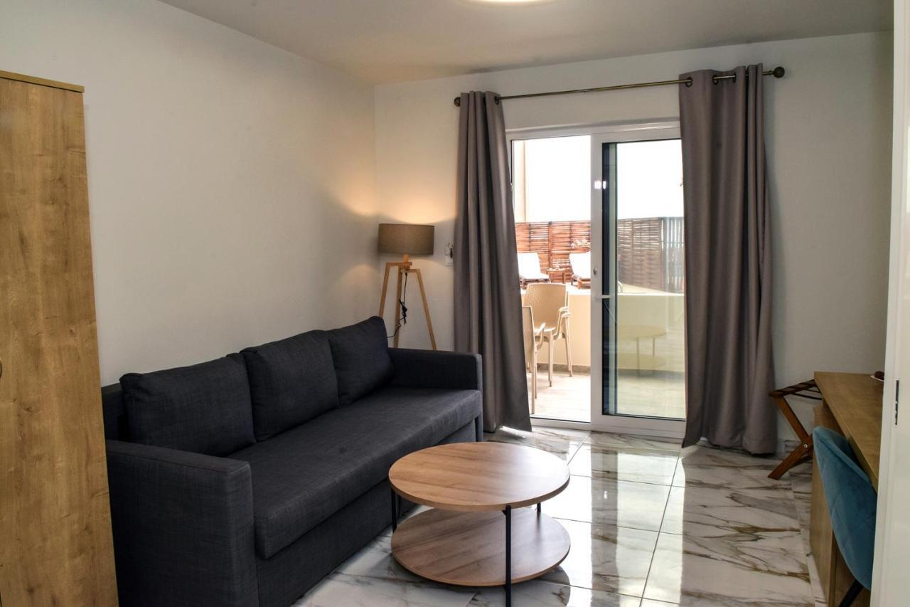 Mithos Premium Rooms Agia Marina  Exterior photo